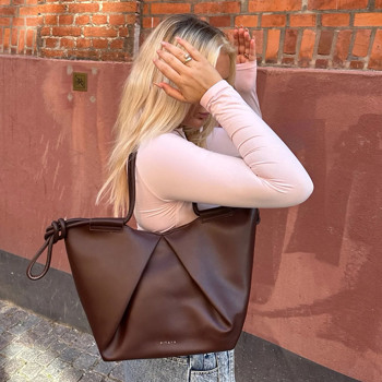 Pitaya Celina skuldertaske. Se det store udvalg af tasker til festival på neye.dk
