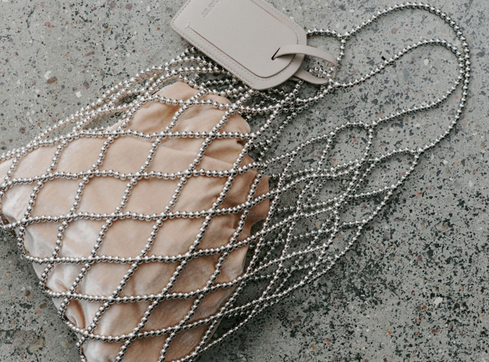 Festtaske. Find den perfekte taske til fest i sæsonens nyheder på neye.dk