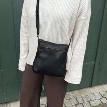 Aura Palawan crossbody. Se alle Aura crossover tasker på neye.dk