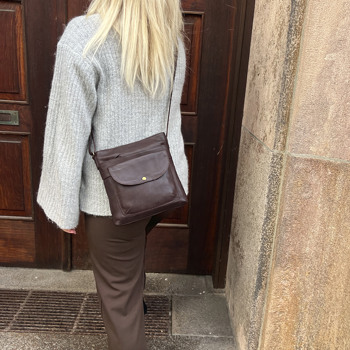 Aura Cebu crossbody. Se alle Aura tasker på neye.dk