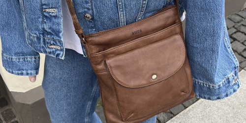 Aura Cebu crossbody i washed vintage look. Se alle Aura taske nyheder på neye.dk