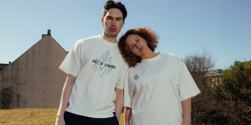 Unge mennesker med Kintobe t-shirts
