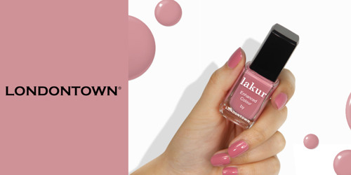 Hånd med Londontown neglelak. Stort udvalg af Londontown manicure produkter på neye.dk