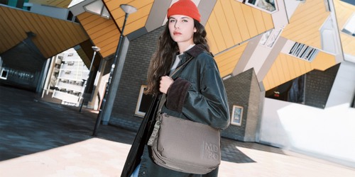 Shoppa väskor och resväskor från Mandarina Duck hos NEYE