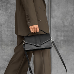 Markberg Crossbody Zoe Antique Svart