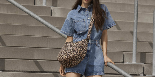 Markberg Ground bag skuldertaske i leopard. Stort udvalg af Markberg tasker i genanvendt materiale på neye.dk