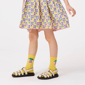 Barn med gule Molo strømper. Stort udvalg af Molo accessories til børn på neye.dk