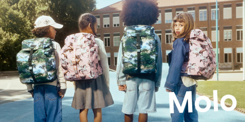 Barn med väskor från Molo 2026. Köp ergonomiska skolväskor hos NEYE