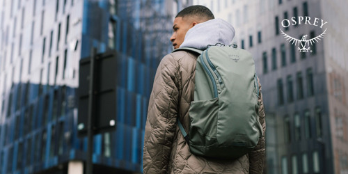 Ung mand med Osprey rygsæk. Stort udvalg af Osprey rygsække og tasker på neye.dk