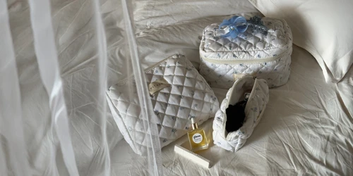 Pitaya makeup tasker og toilettaske. Stort udvalg af Pitaya på neye.dk