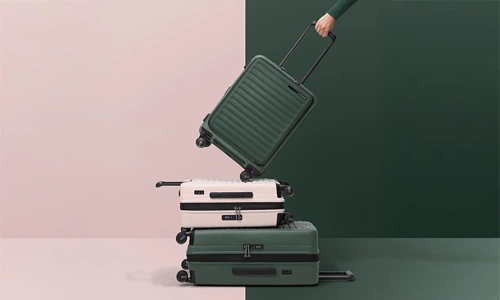 Rosa og grønne Samsonite Restackd kufferter i forskellige størrelser. Se det store udvalg af Samsonite på neye.dk