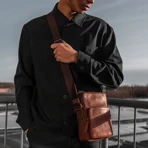 Tyler and Co Orlando crossbody. Stort utbud av axelväskor för män på neye.se