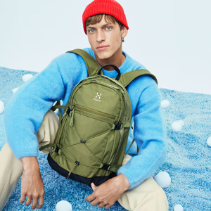 Kvinde med Haglofs rygsæk. Se alle rygsække på neye.dk