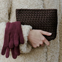 Toilettaske på hylde. Se alle toilettasker på neye.dk