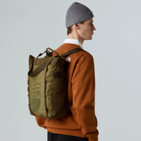 Kvinde med Haglofs rygsæk. Se alle rygsække på neye.dk