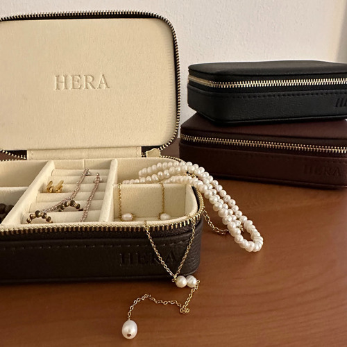 w22_2026_ThreeImageSpot_1100x1100px-accessories.jpg